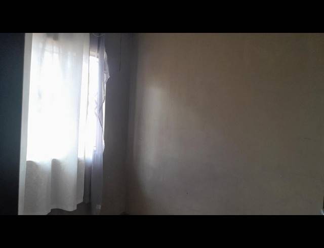 2 BEDROOM HOUSE FOR SALE IN MAHLASEDI PARK